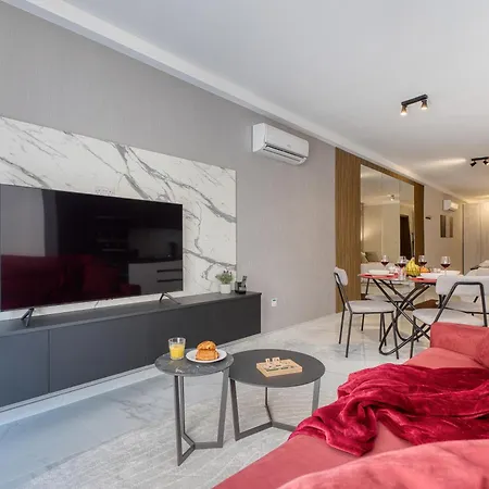 Misfits 2 By Solea Homes דירה